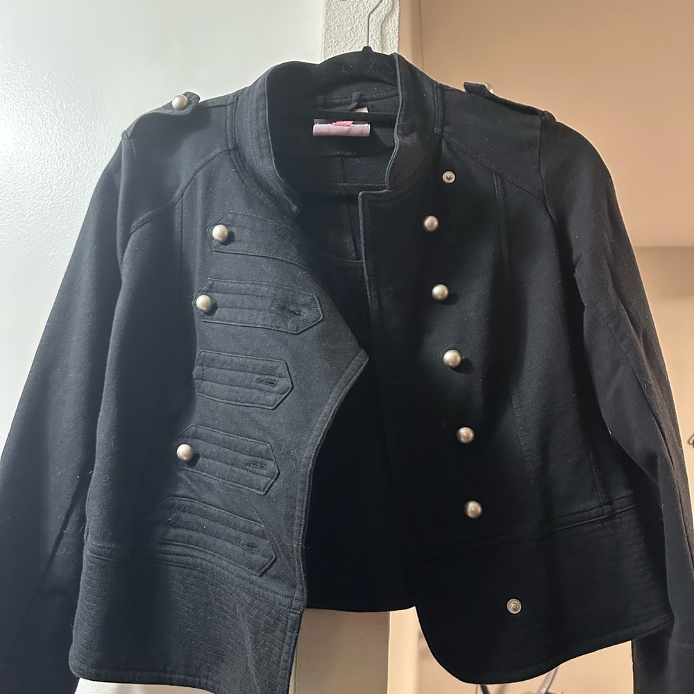 Romeo & Juliet Couture Black Blazer with Structured Design